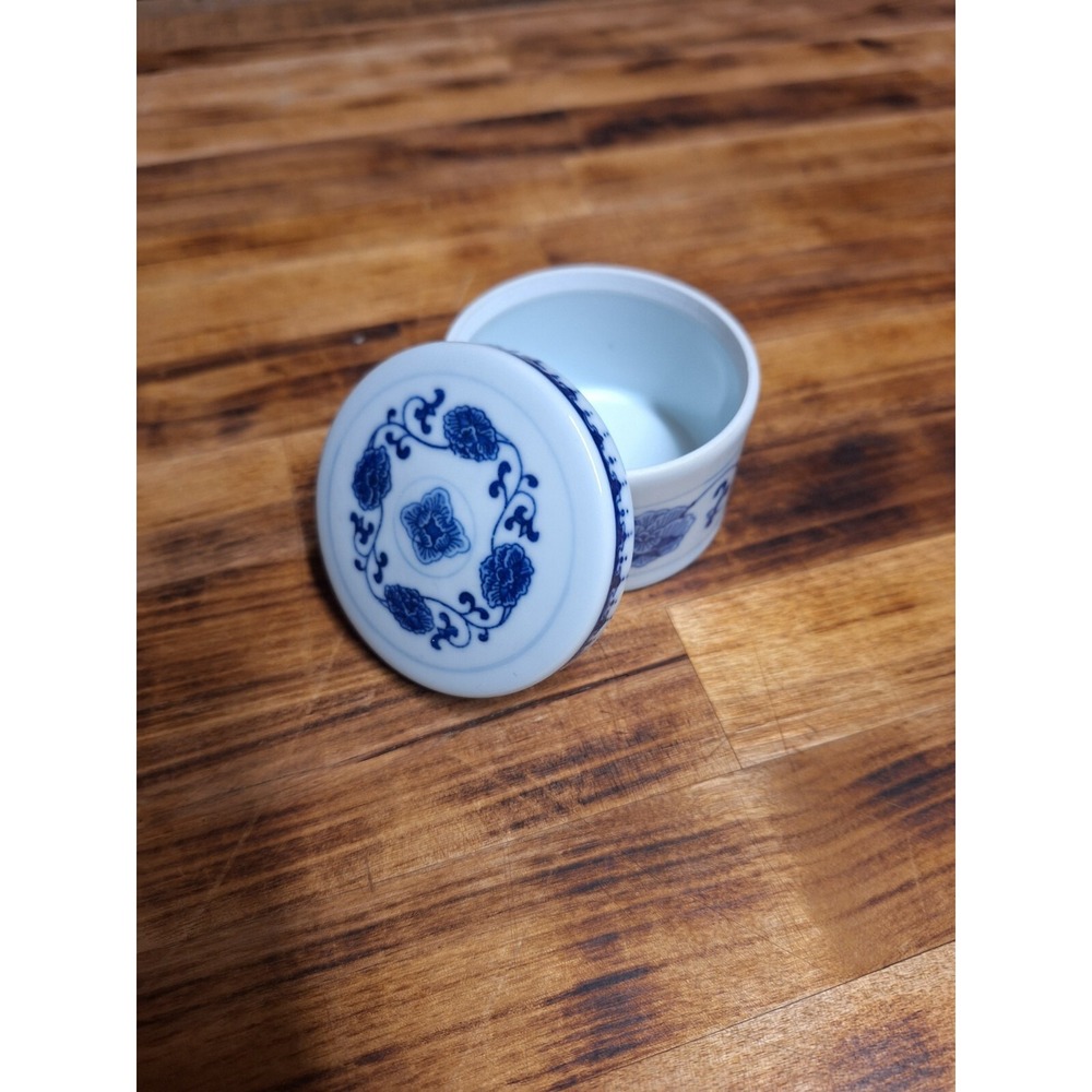 3" Blue White Trinket Box Japan Porcelain Round Lid Covered‎ Jewelry